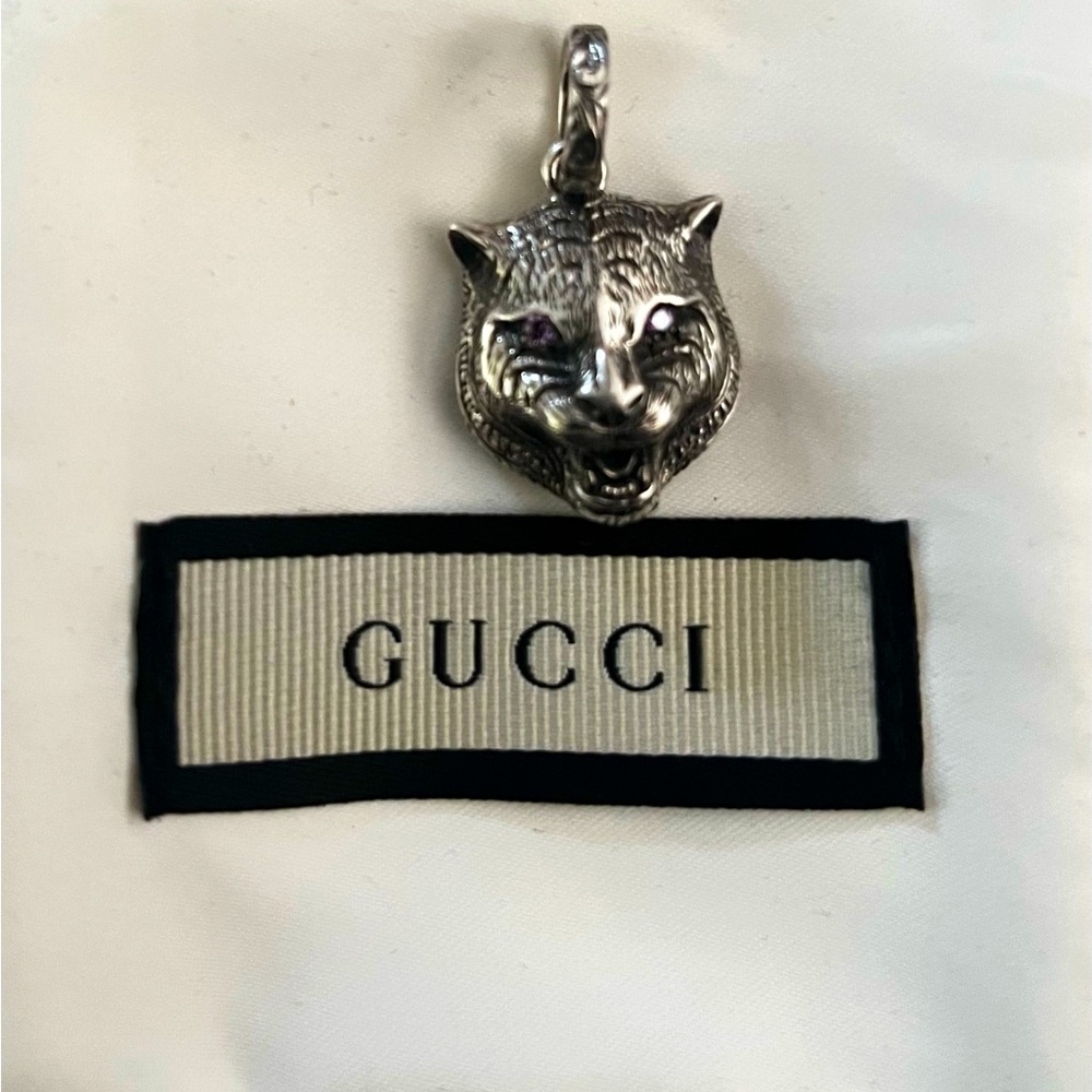 Gucci Cat pendant 925. Sterling Silver with Amethyst eyes. Beautiful